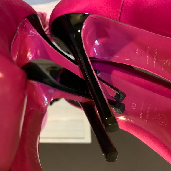GUC!!!!💝Alexander McQueen color block pumps.
Satin and patent leather. - Picture 11 of 12